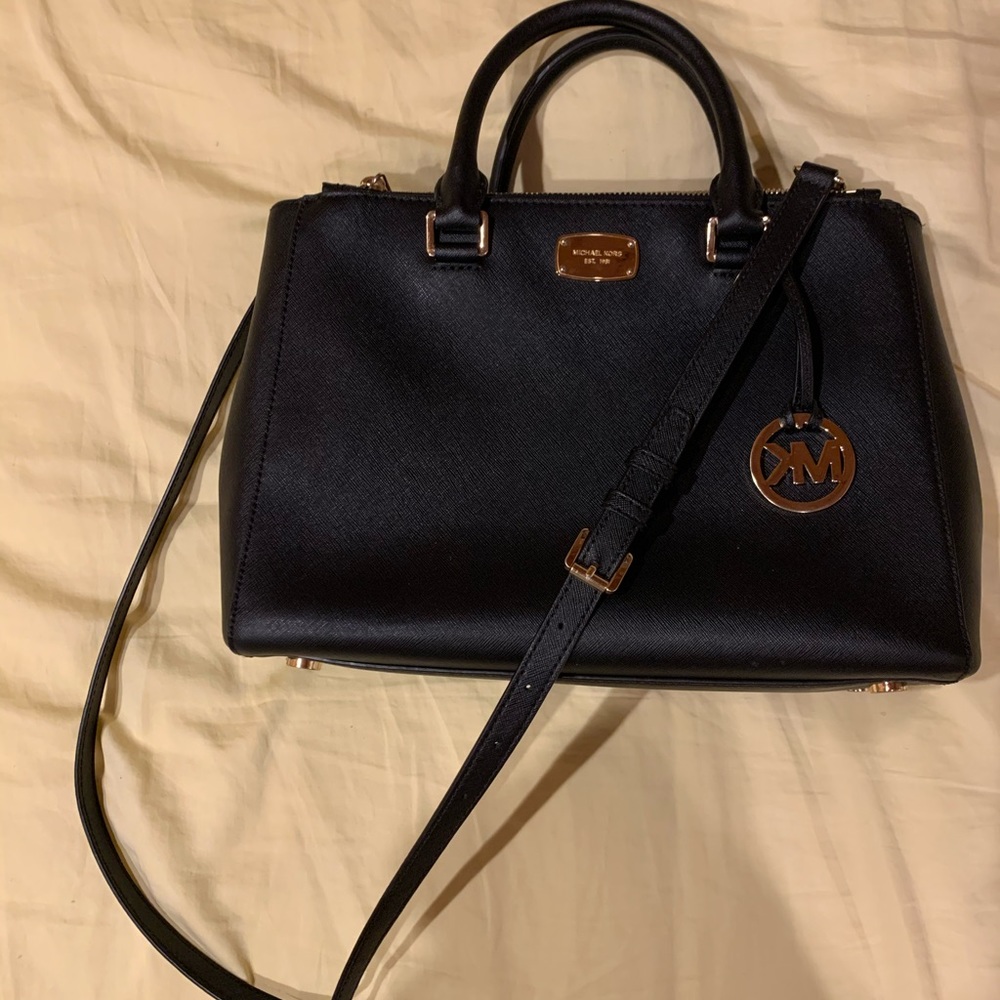 Black Micheal Kors Tote with shoulder strap